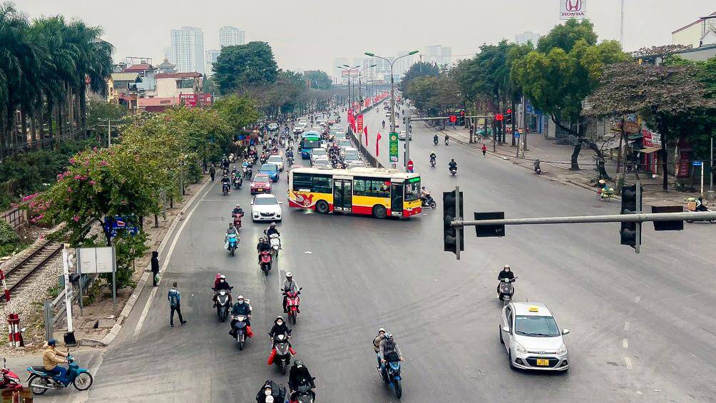 Cửa ngõ phía nam Hà Nội thông thoáng, không xảy ra tình trạng ùn tắc. Bến xe Nước Ngầm cũng thưa thớt hành khách qua lại.