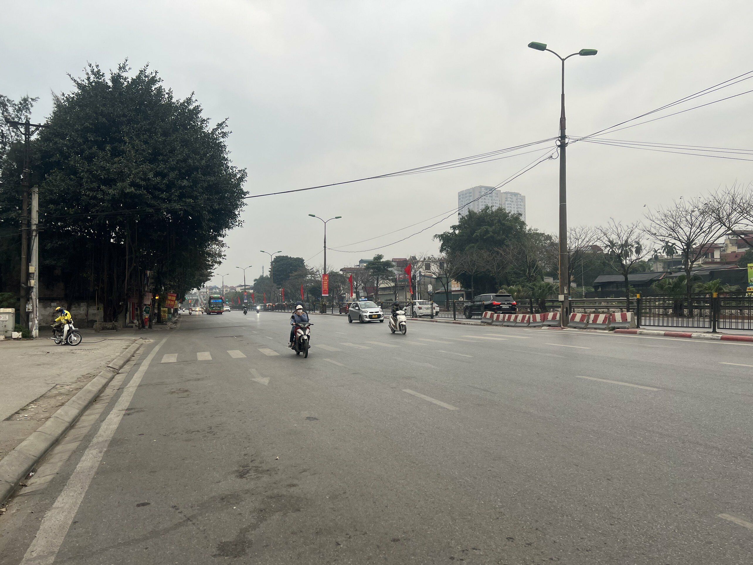 Tại đường Giải Phóng cũng không còn cảnh ùn tắc.