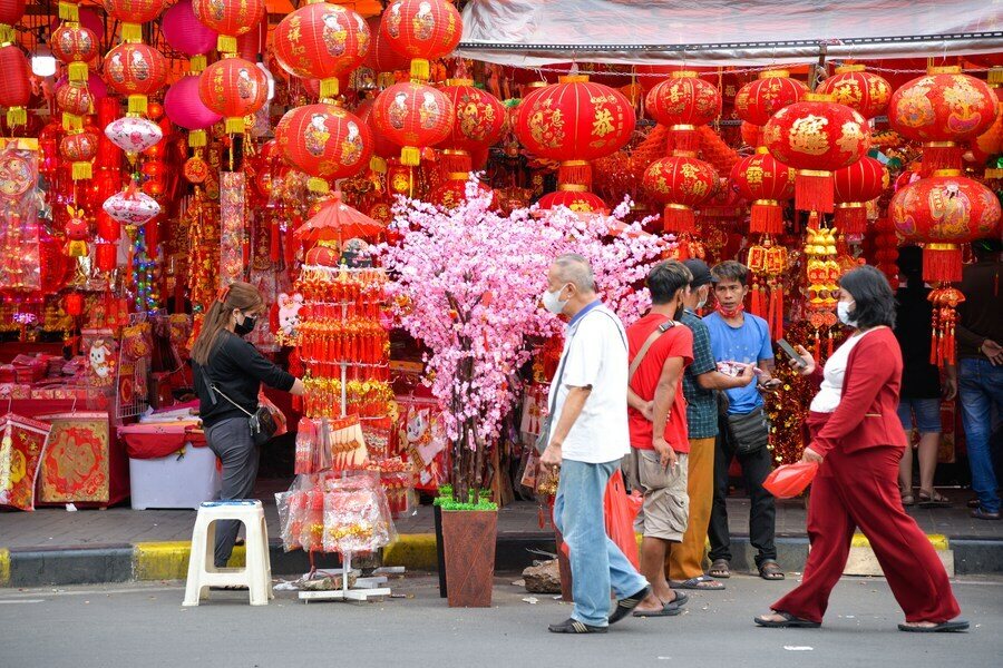 Không khí mua sắm, chuẩn bị đón Tết Nguyên đán tại khu phố Glodok Chinatown, thủ đô Jakarta, Indonesia. Ảnh - Xinhua