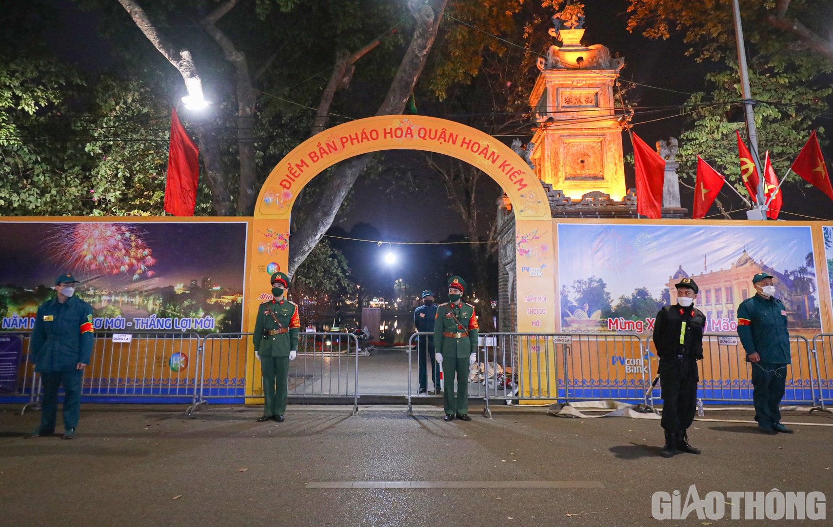 Năm nay, TP Hà Nội sẽ bắn pháo hoa đón giao thừa Tết Quý Mão 2023 tại 30 điểm với 31 trận địa. Trong đó có 4 điểm pháo hoa tầm cao - hỏa thuật, 3 điểm pháo hoa tầm cao - tầm thấp và 24 điểm tầm thấp.
