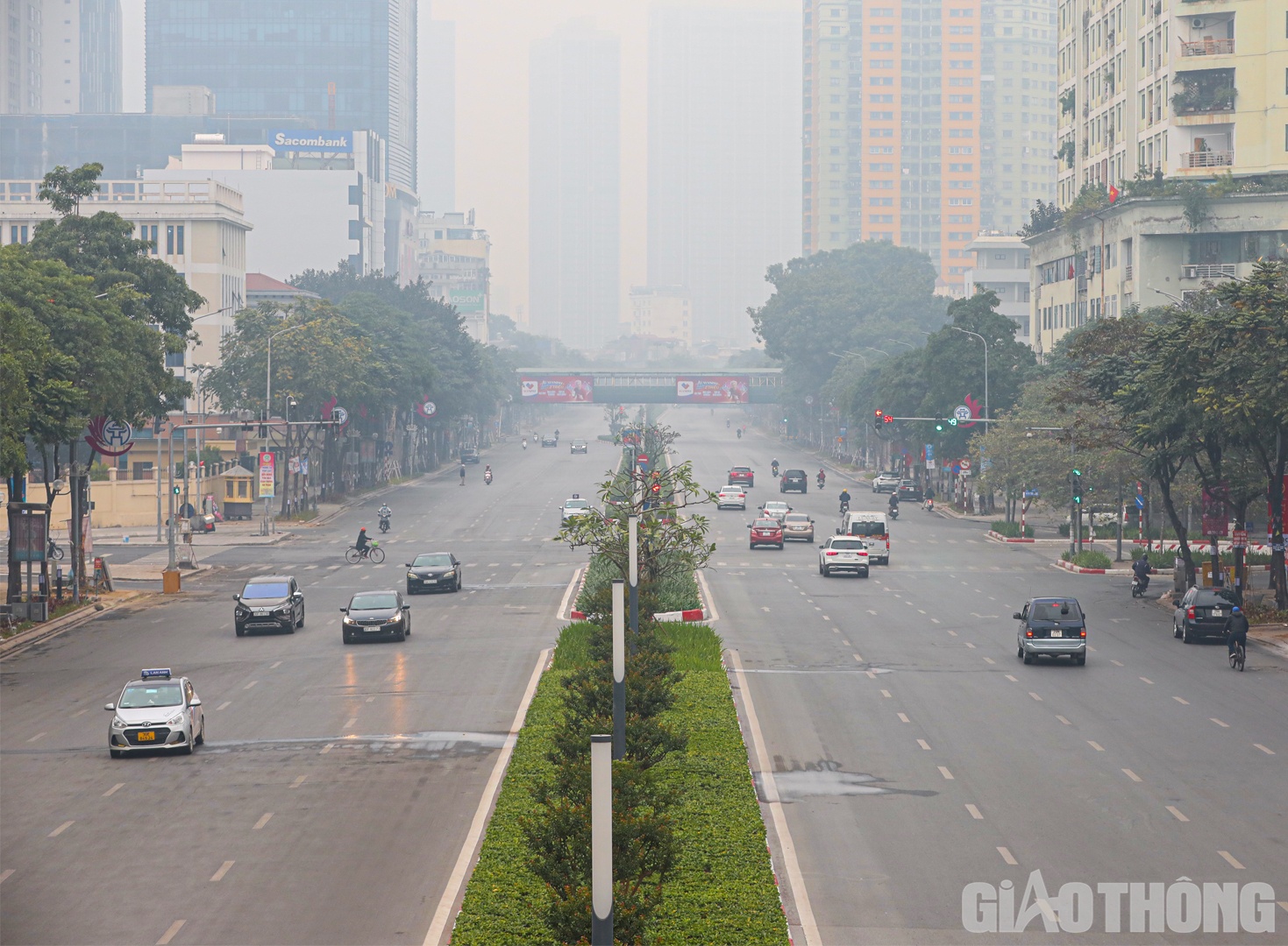 Đường Nguyễn Chí Thanh không còn cảnh tấp nập xe cộ qua lại.
