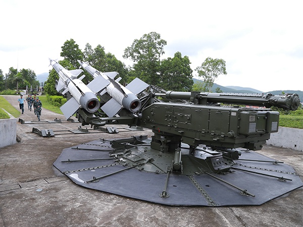 Dạo một vòng quanh các vị trí sẵn sàng chiến đấu của Tiểu đoàn 185, PV Báo Giao thông ghi nhận được tinh thần "quên Tết" của những người lính phòng không nơi đây. Ảnh: Báo động sẵn sàng chiến đấu ở Tiểu đoàn 184, Trung đoàn 213.