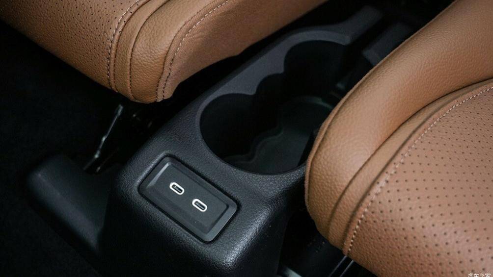 Dự kiến, xe sẽ được bán ra tại thị trường tỷ dân này vào tháng 3 năm nay. Giá bán của mẫu xe này hiện vẫn chưa được công bố