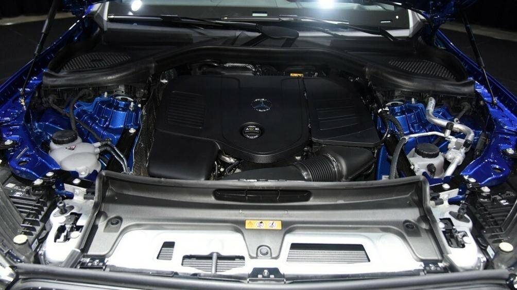 Mercedes-Benz GLC L 2023 được trang bị 2 loại động cơ. Thứ nhất là hệ truyền động mild hybrid 48V với động cơ xăng 4 xi-lanh, tăng áp, dung tích 2.0L