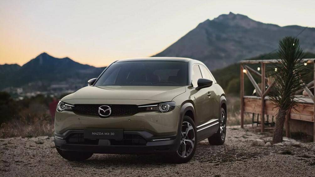 Ra mắt tại Triển lãm Ô tô Brussels 2023 diễn ra tại Bỉ, Mazda MX-30 2023 có thêm phiên bản mới mang tên e-Skyactiv R-EV
