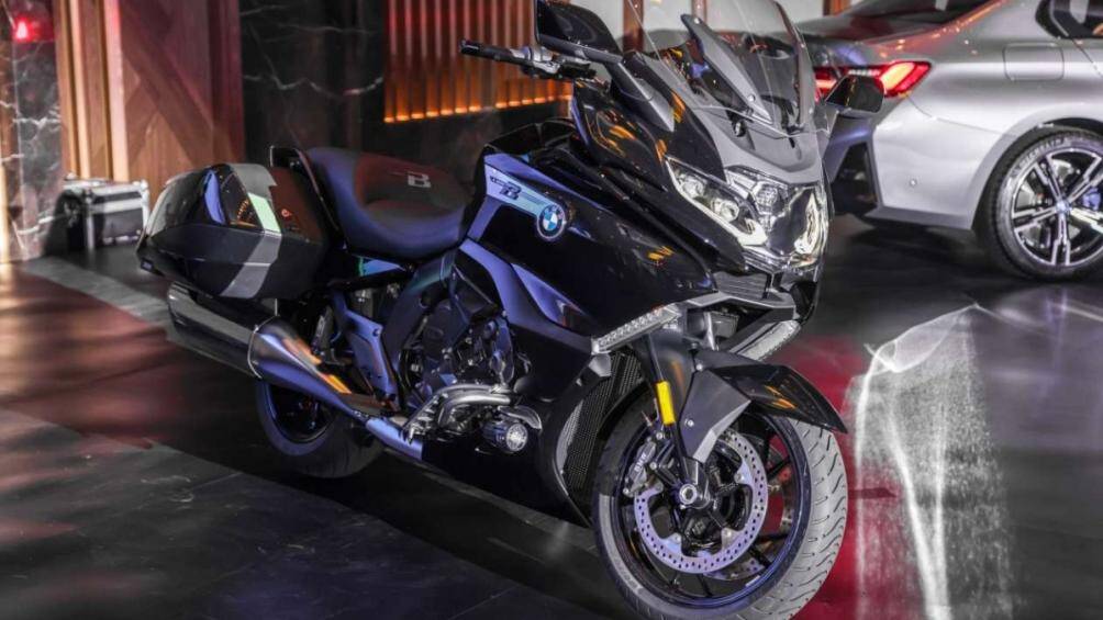 Các thiết bị hỗ trợ lái xe bao gồm kiểm soát lực kéo động (DTC), ba chế độ lái Rain, Road và Dynamic và kiểm soát phanh động cơ