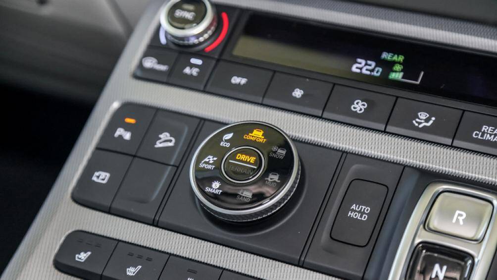 Công nghệ an toàn trên bản Palisade 2023 facelift gồm hệ thống phanh đa va chạm, hỗ trợ tránh va chạm, hỗ trợ giữ làn đường, cảnh báo lệch làn đường...