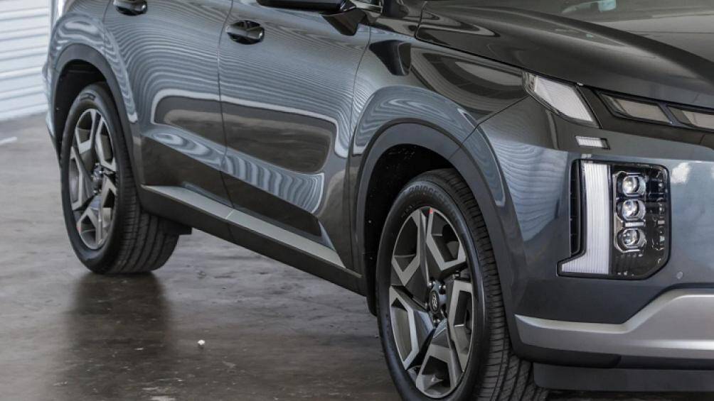 Trong khi động cơ diesel R2.2 CRDi cho công suất tối đa 197 mã lực và mô-men xoắn cực đại 440 Nm