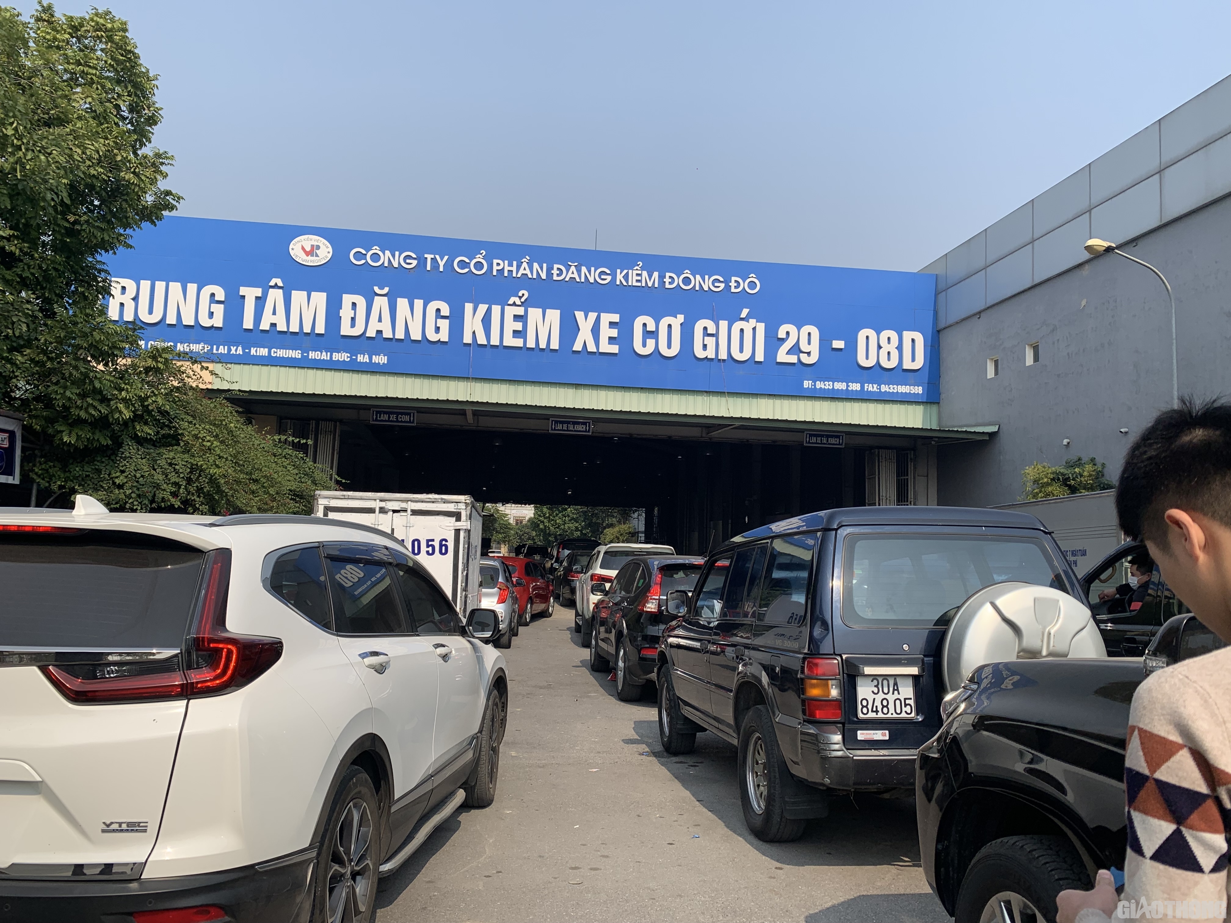 Do tình trạng quá tải đăng kiểm dịp cuối năm 2022 dẫn đến nhiều xe đã quá hạn đăng kiểm nay mới đi thực hiện kiểm định