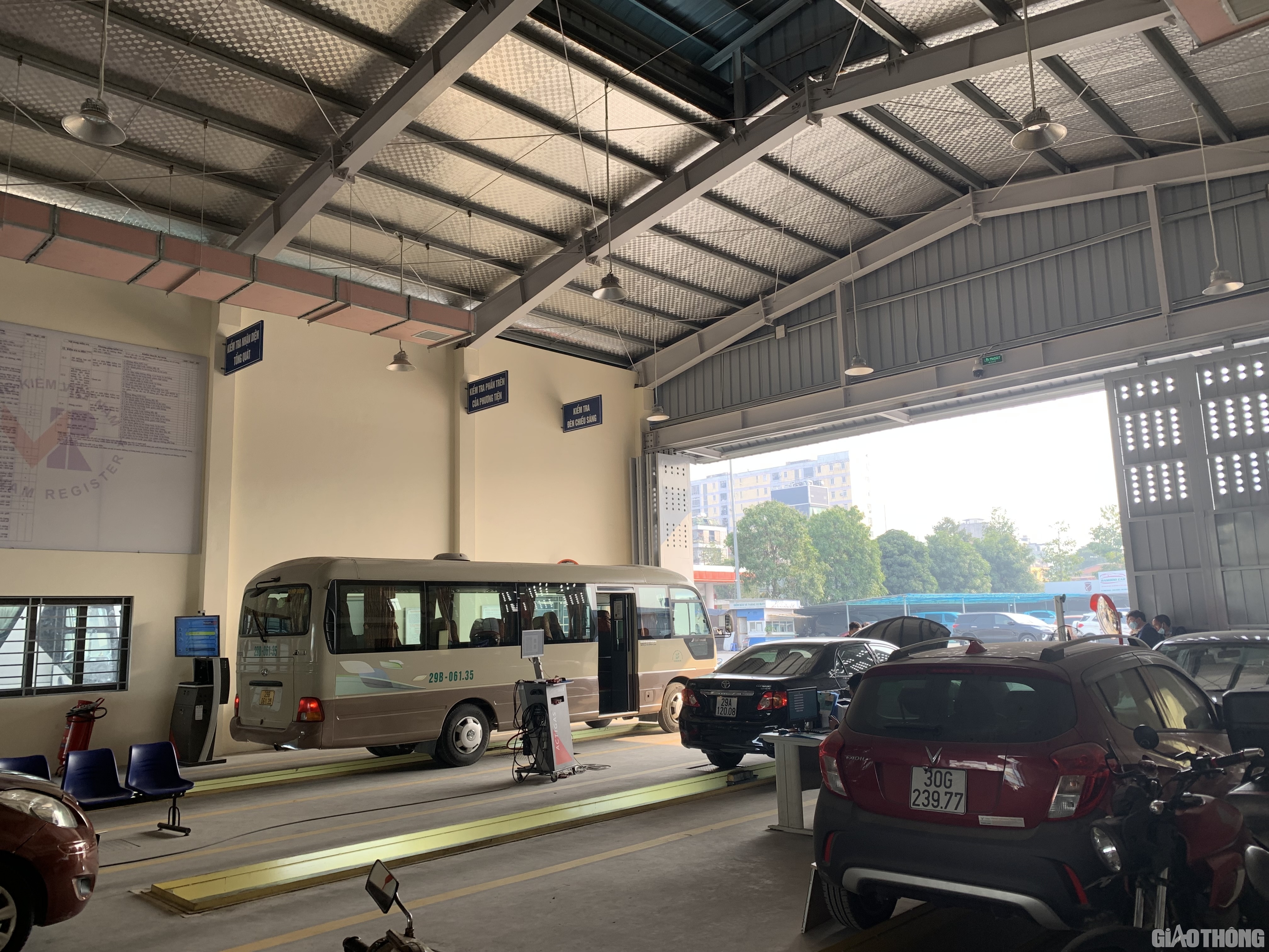 Dự kiến các trung tâm đăng kiểm sẽ còn đông trong hết tuần này do nhiều phương tiện có nhu cầu chưa kịp thực hiện kiểm định trước Tết