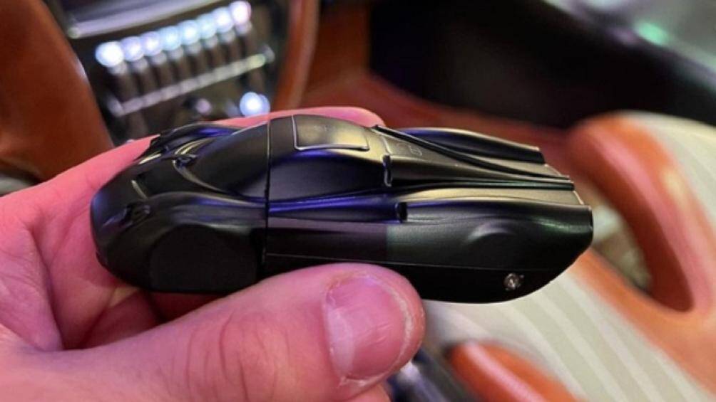 Giá xe Pagni Huayra Codalunga khoảng 7,35 triệu USD (tương đương 170,8 tỷ đồng). Và hiện tại. Tất cả 5 chiếc xe đều đã có chủ