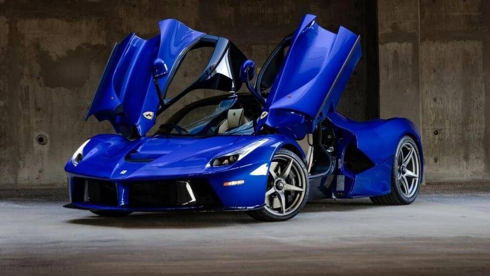 Ferrari LaFerrari được trang bị động cơ V12, dung tích 6.3 lít kết hợp cùng động cơ điện sẽ có tổng công suất 950 mã lực và mô-men xoắn cực đại 900 Nm