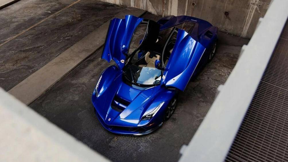 Chủ nhân cũ của chiếc Ferrari LaFerrari này là Greg Whitte, một kiến trúc sư phần mềm tại Microsoft
