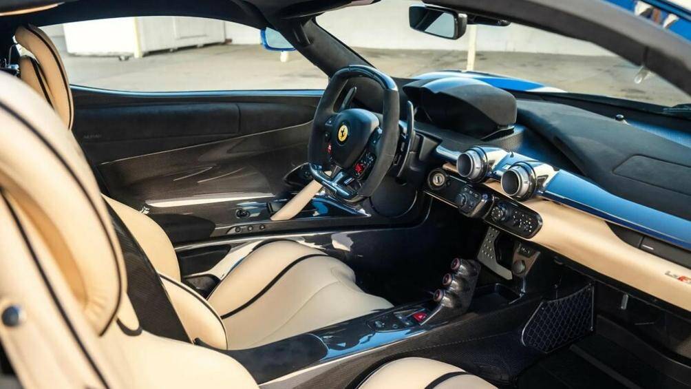 Ferrari LaFerrari 2014 được bán với mức giá hơn 4 triệu USD (tương đương 93,7 tỷ đồng)