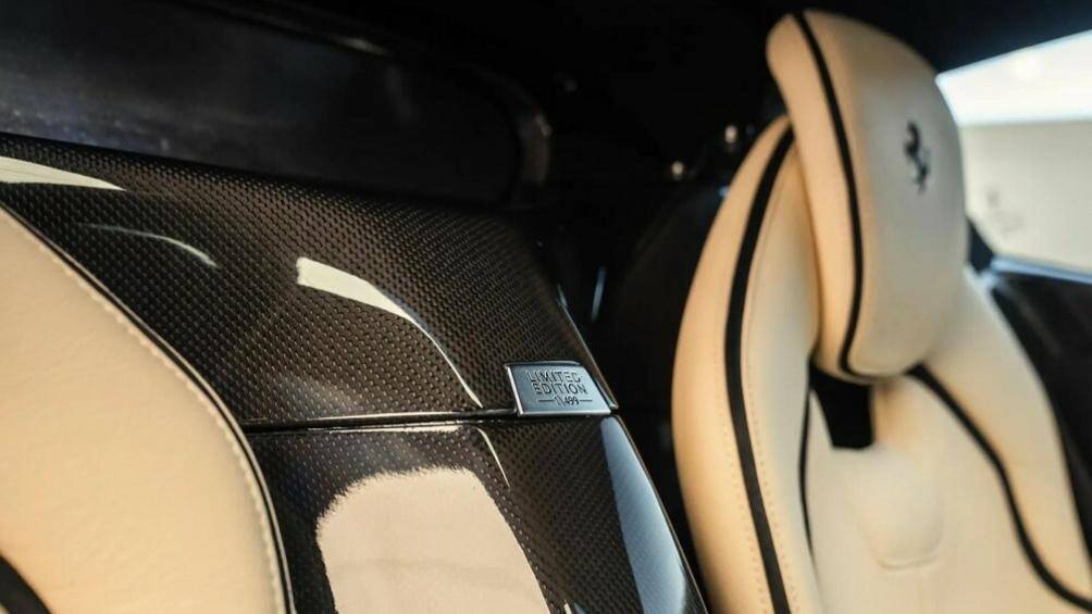 Ferrari LaFerrari luôn đắt đỏ và không hề có dấu hiệu giảm giá, cứ mỗi năm trôi qua, giá xe Ferrari LaFerrari lại tăng vài trăm nghìn đô la