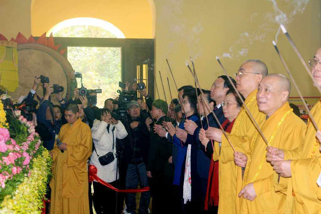 Các đại biểu dâng hương, làm lễ cầu Quốc thái, Dân an. Năm 2023, sau 3 năm bị gián đoạn, hạn chế do đại dịch Covid-19, hội Xuân Yên Tử được diễn ra với đầy đủ phần lễ và phần hội.