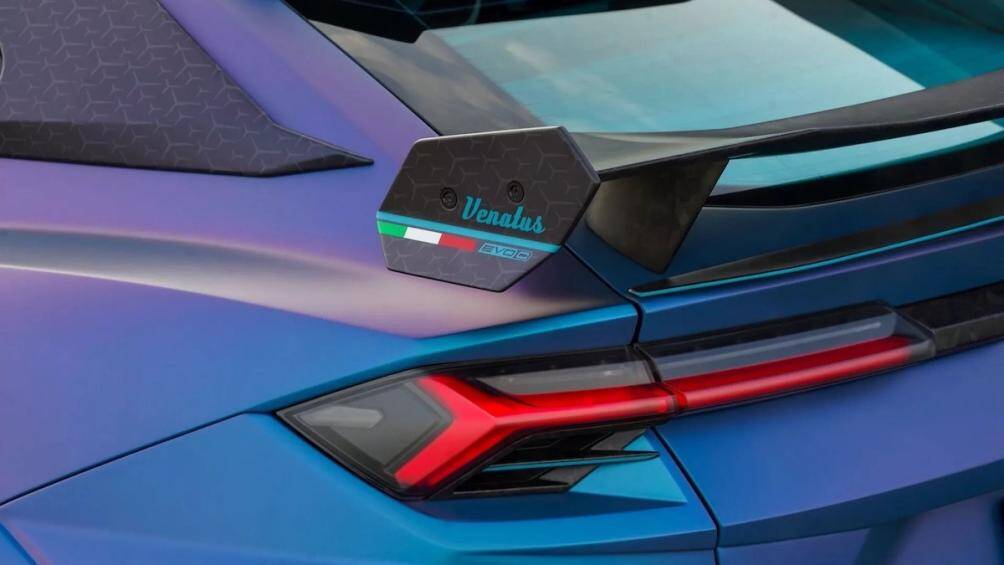 Mansory đã lùi vị trí cột B trên chiếc Lamborghini Urus này lại thêm 200mm đồng nghĩa với cửa trước sẽ lớn hơn so với nguyên bản