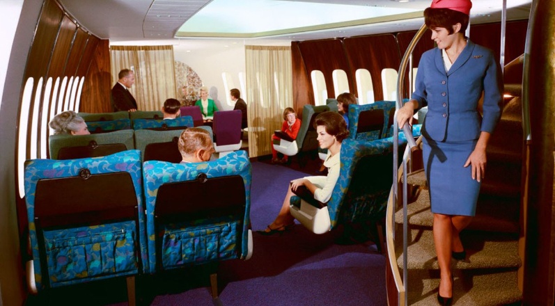 Trong giai đoạn 1970 - 1990, với sự phát triển của dòng máy bay 747, các hãng hàng không dễ dàng mở các tuyến bay thẳng giữa các thành phố lớn chưa từng được kết nối trước đó, mang đến cơ hội cho hành khách du ngoạn thế giới nhiều hơn.
Kích thước của 747 cho phép máy bay này lấp đầy các ghế ở phía sau với giá vé rẻ hơn.
Boeing 747 từng là lựa chọn của những người giàu có và thậm chí hoàng tộc và từng xuất hiện trong nhiều bộ phim "bom tấn" của Hollywood. Dòng máy bay này cũng là nguyên mẫu của các máy bay Air Force One (chuyên cơ của tổng thống Mỹ) kể từ năm 1990.