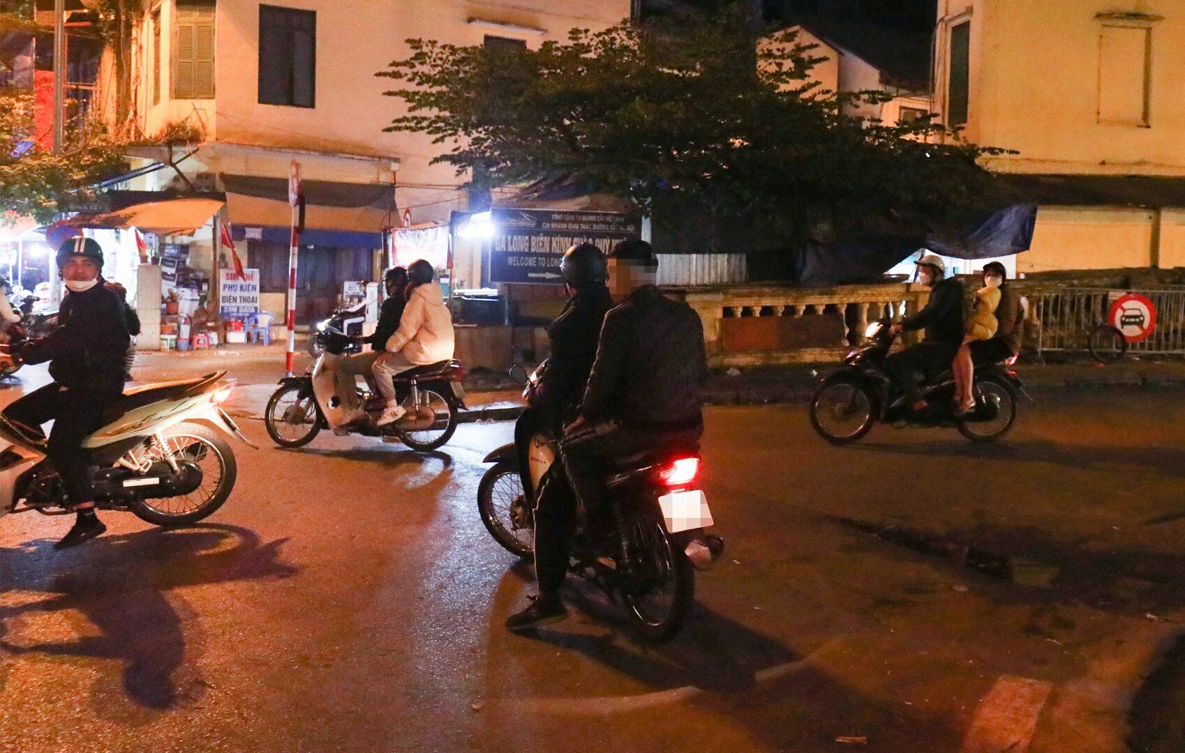 Dù được Tổ công tác kiên trì vận động chấp hành thực hiện đúng quy định của pháp luật nhưng tài xế H. vẫn không nghe và tự ý bỏ đi.