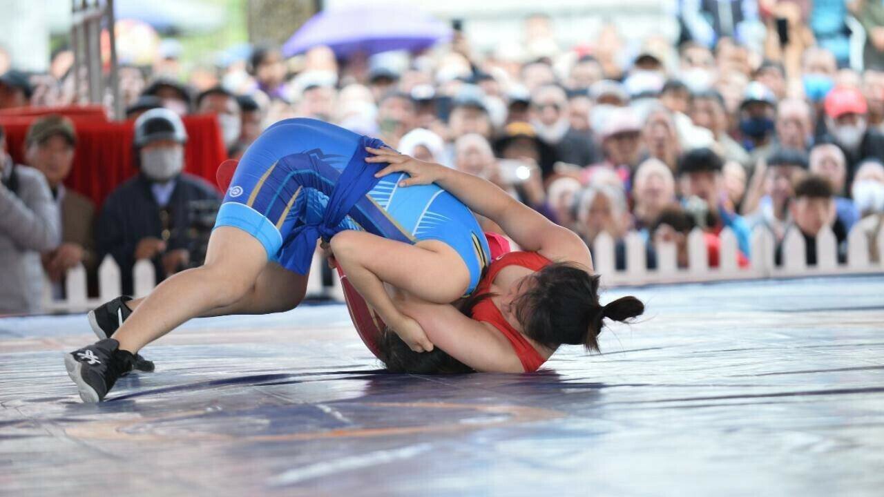 Các đô vật chuyên nghiệp đã thể hiện tính chuyên môn cao và mang đến những màn đấu vật chất lượng, thu hút sự cổ vũ sôi động của người dân và Ban giám khảo.