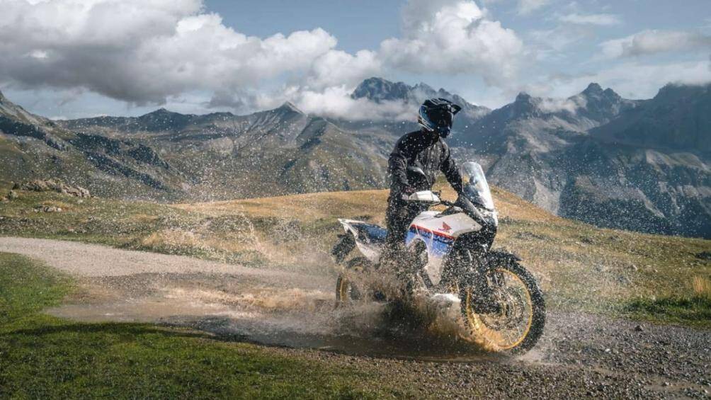 Khối động cơ này cho công suất đạt 90,5 mã lực tại 9.500 vòng/phút và mô-men xoắn cực đại 75 Nm tại 7.500 vòng/phút