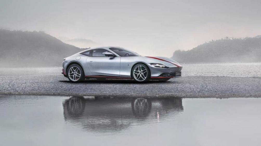 Màu đỏ được chọn để thể hiện sự tôn kính đối với truyền thống của Trung Quốc và đường kẻ sọc được lấy cảm hứng từ đồ nội thất cổ điển thời nhà Minh