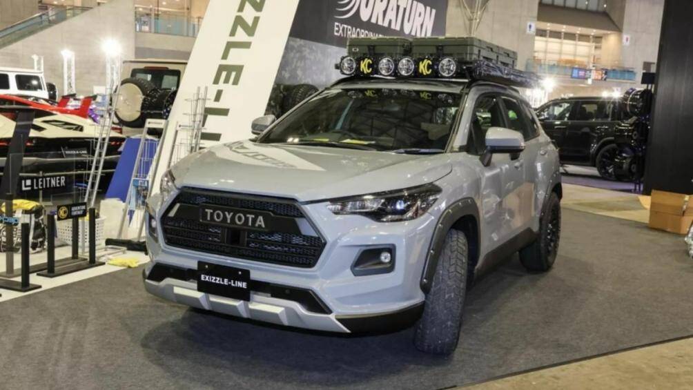 Các tiện ích khác gồm bệ Rhino-Rack Pioneer thêm dung lượng lưu trữ, hộp ROAM Adventure với dung tích lưu trữ 52 lít mỗi hộp, đèn LED KC HiLiTES...