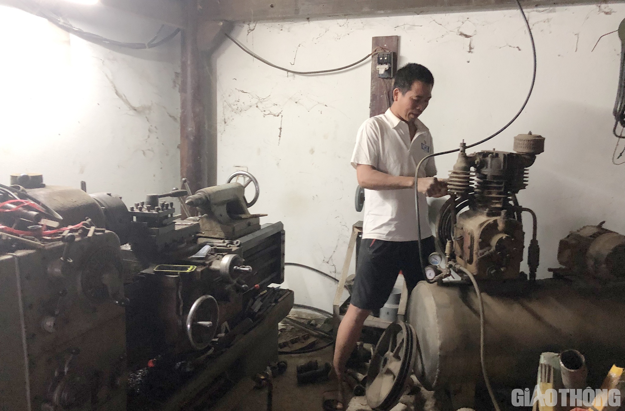 Nhớ lại những ngày về nơi ở mới, anh Hiển kể: Khi nhà mới đang xây dựng dở dang thì vợ anh sinh em bé. Nhưng để Nhà nước sớm có mặt bằng để thi công, gia đình anh đã quyết định chuyển lên, vừa hoàn thiện vừa ở. “Mình chuyển sớm thì Nhà nước sớm hoàn thành đường cao tốc, cả nước được hưởng lợi. Gia đình mình xây dựng nhà sớm thì cũng sớm ổn định cuộc sống”, anh Hiên nói.