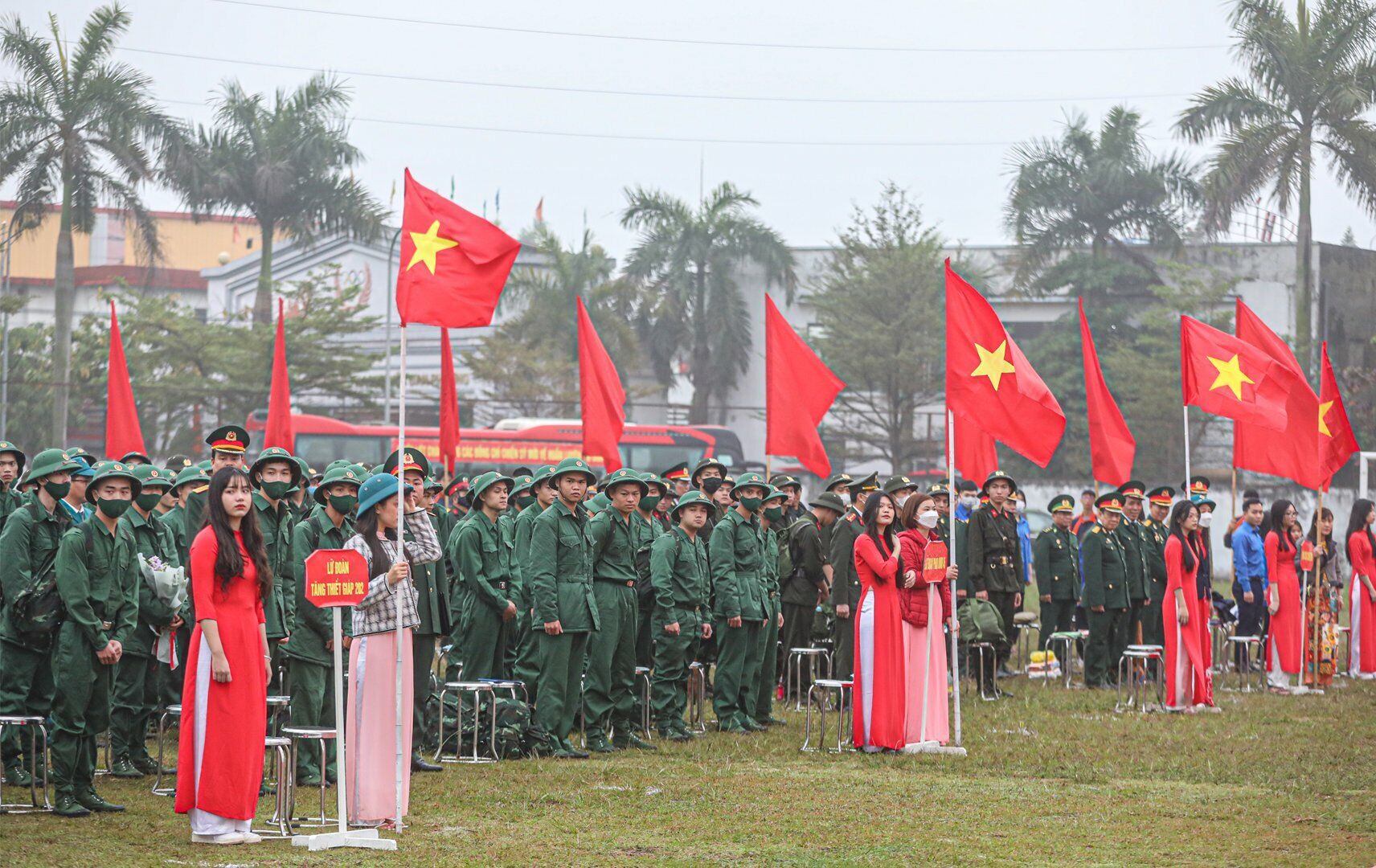 Sáng nay (6/2), nhiều quận, huyện trên địa bàn TP Hà Nội tổ chức lễ giao nhận quân năm 2023.