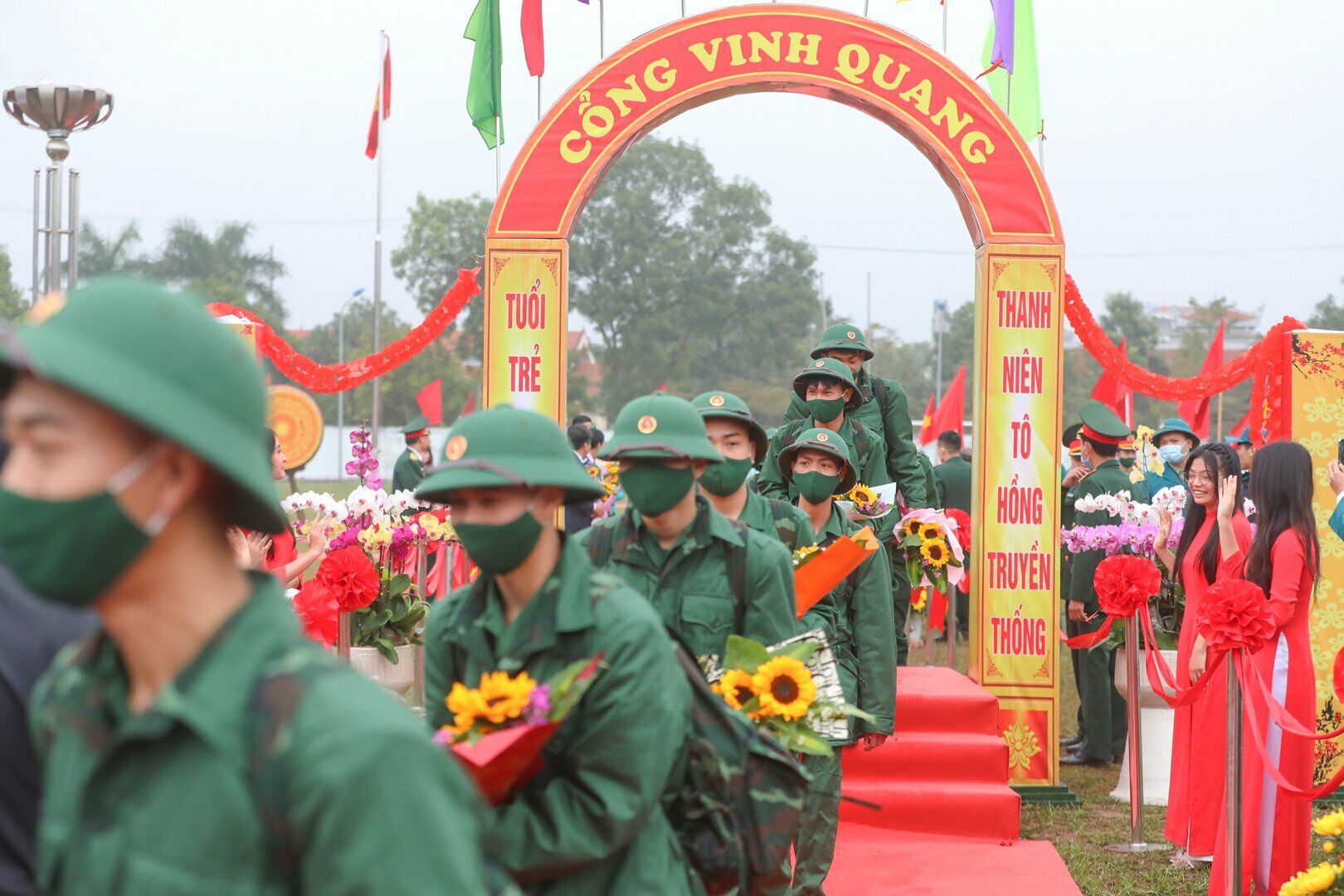 Theo thông tin từ Bộ Tư lệnh thủ đô, trong năm 2023, Hà Nội có 4.240 tân binh lên đường nhập ngũ. Trong đó có 3.500 công dân nhập ngũ quân đội (với 6 đảng viên, 1.393 công dân trong đối tượng Đảng, 2 tân binh là cán bộ công chức, viên chức; trình độ đại học là 408, cao đẳng là 329, trung cấp là 90 tân binh) và 740 công dân thực hiện nghĩa vụ tham gia công an nhân dân.
