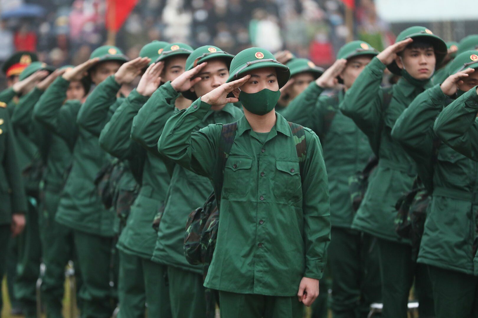 Không khí trang nghiêm và đầy hân hoan của các tân binh chuẩn bị lên đường thực hiện nghĩa vụ thiêng liêng.
