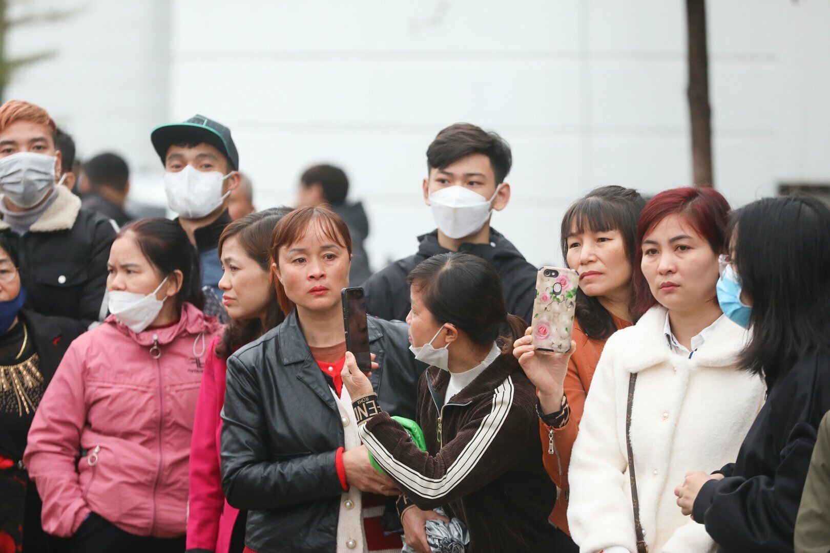 "Tôi rất tự hào khi con tôi là một trong số các thanh niên lên đường nhập ngũ năm nay. Cả nhà mấy hôm nay rất háo hức cho buổi lễ này. Chúc con và các tân binh hoàn thành tốt nhiệm vụ trong những ngày tháng ở trong quân ngũ", bà Nguyễn Thị Nguyệt, mẹ của một tân binh cho hay.