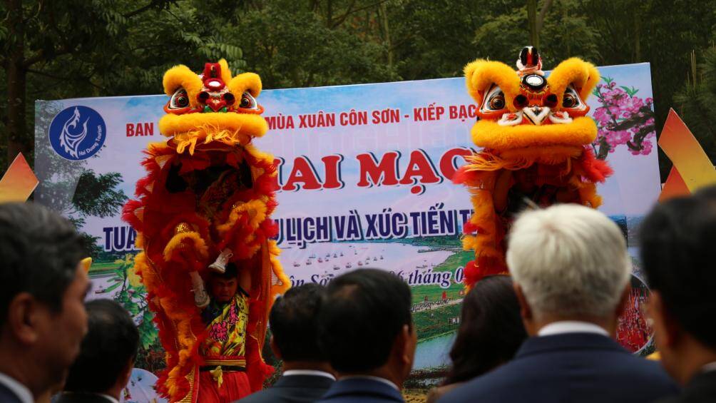 Bên cạnh đó, Ban tổ chức lễ hội mùa xuân Côn Sơn - Kiếp Bạc 2023 cũng khai mạc tuần văn hoá, du lịch và xúc tiến thương mại.