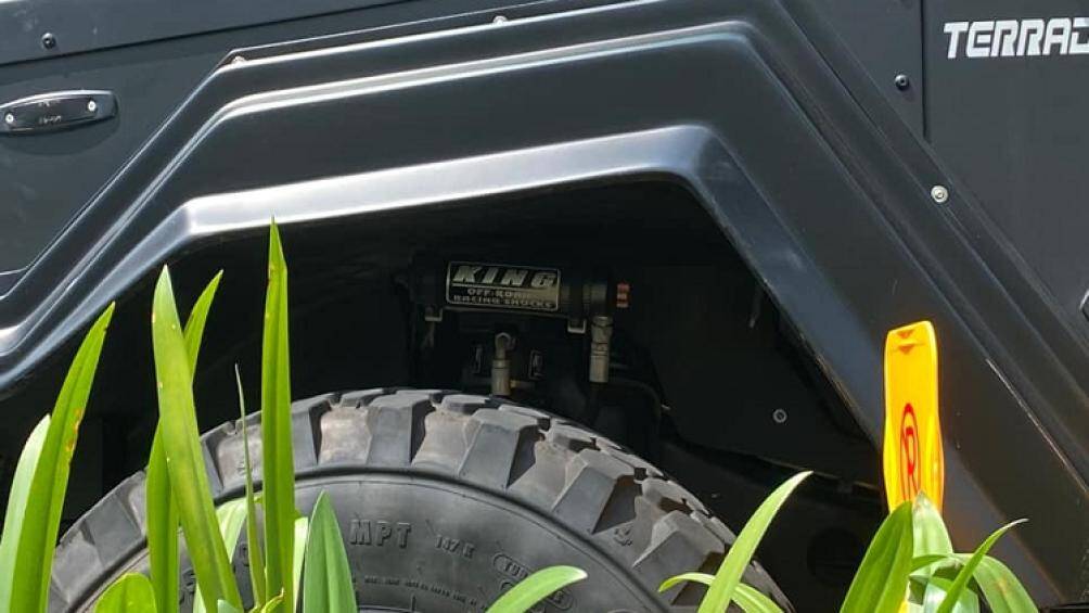 Khối động cơ này giúp xe đạt công suất 330 mã lực và mô-men xoắn cực đại hơn 1.000 Nm