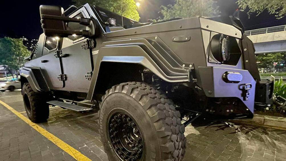 Terradyne được phát triển dựa trên Ford Super Duty F-450 nhưng phần diện mạo bên ngoài đã được lột xác thành một mẫu xe bọc thép chống đạn