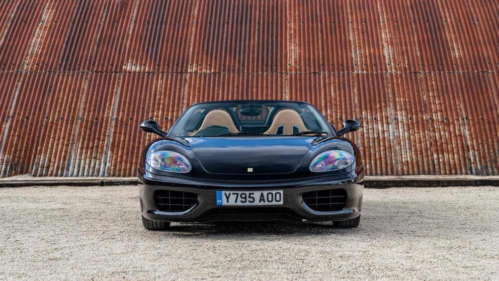 Bộ lưới tản nhiệt động cơ thay thế cho thân vỏ truyền thống được thừa hưởng từ Ferrari 360 Challenge Stradale