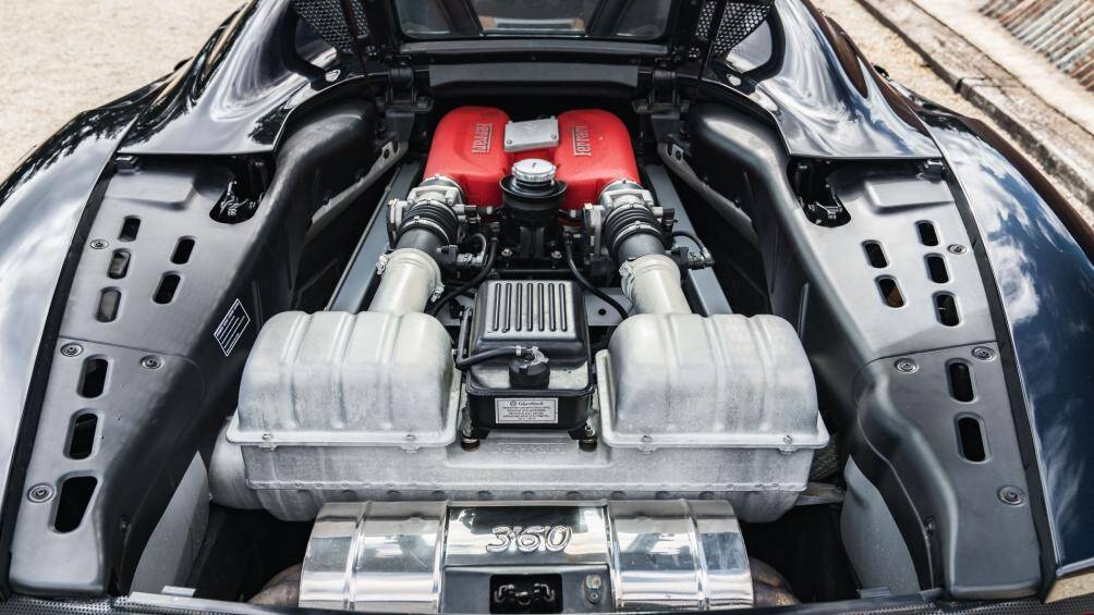 Ferrari 360 Spider có khả năng tăng tốc 0-100 km/h trong 4,6 giây, trước khi đạt vận tốc tối đa hơn 290 km/h