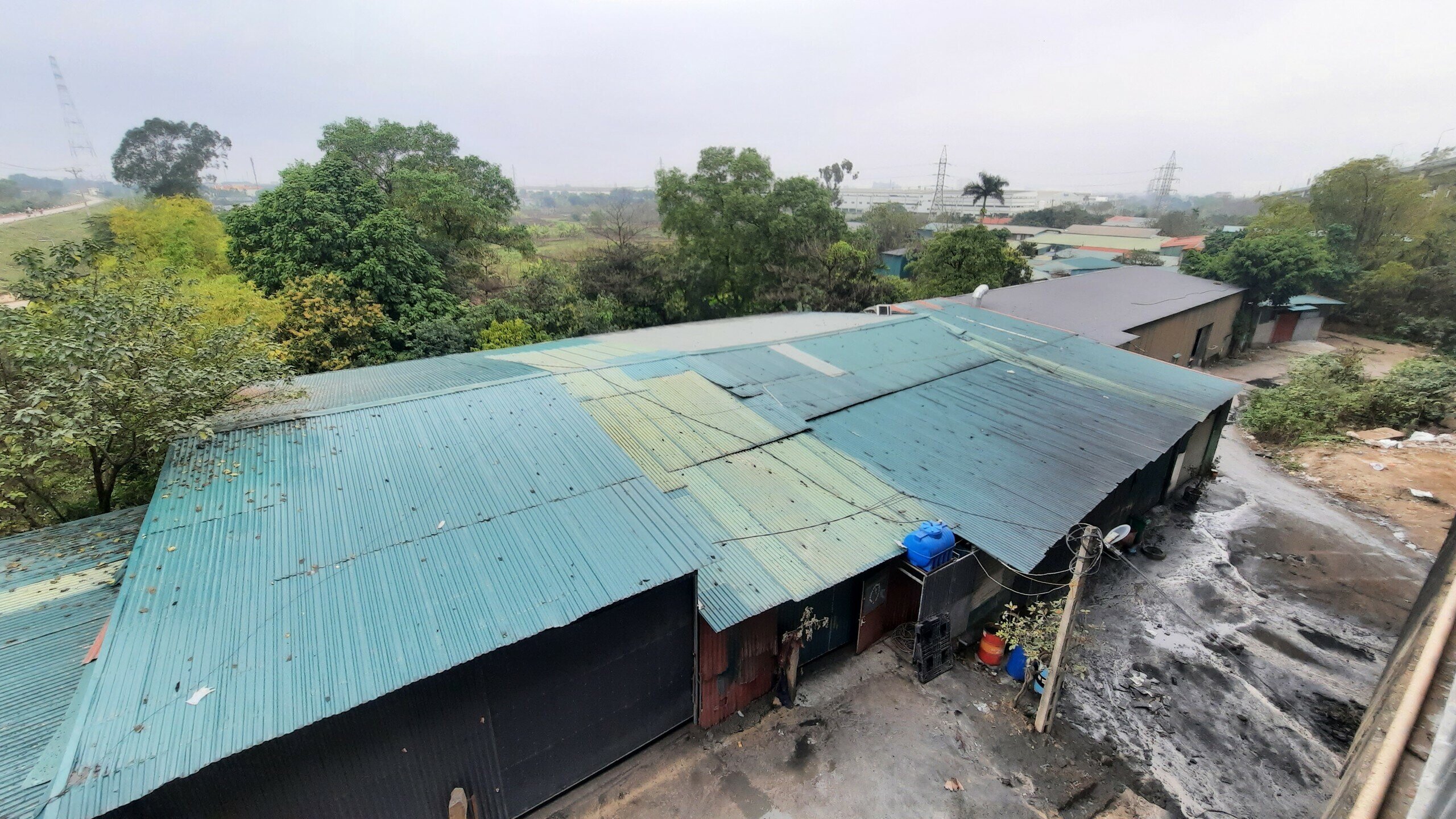 "Phóng viên cung cấp hình ảnh thì tôi mới biết, có thể họ xây từ trong Tết. Chúng tôi sẽ rà soát và xử lý nghiêm", ông Trường khẳng định.