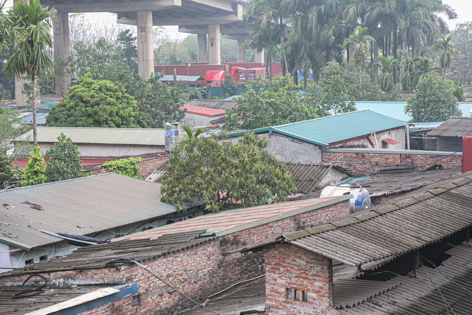 Không ít công trình ở đây đã được xây dựng kiên cố bằng gạch vữa.