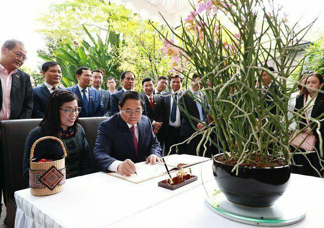 Lễ đặt tên cho hoa phong lan là một nghi lễ ngoại giao mà Singapore chỉ dành riêng cho những vị khách cao cấp đặc biệt đến thăm Singapore - Ảnh: VGP/Nhật Bắc