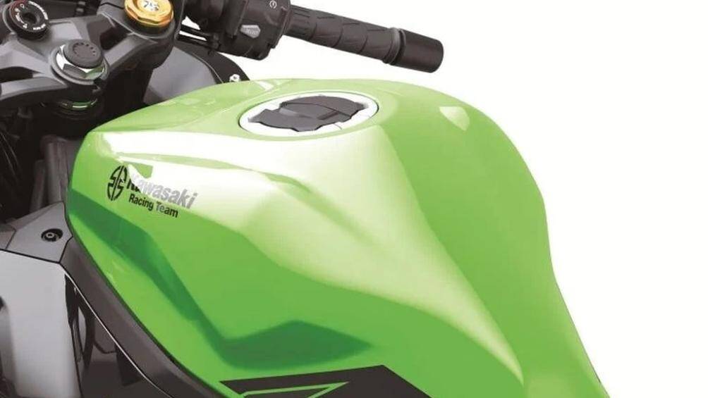 Riêng bản ZX-4RR sẽ được bán ở một số thị trường ngay trong tháng 2 này. Giá xe hiện chưa được công bố