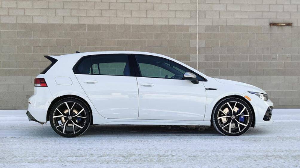 4. Volkswagen Golf (doanh số: 188.865 chiếc)