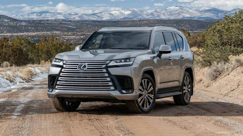 1. Lexus LX 600 2023 (giá khởi điểm: 90.660 USD)