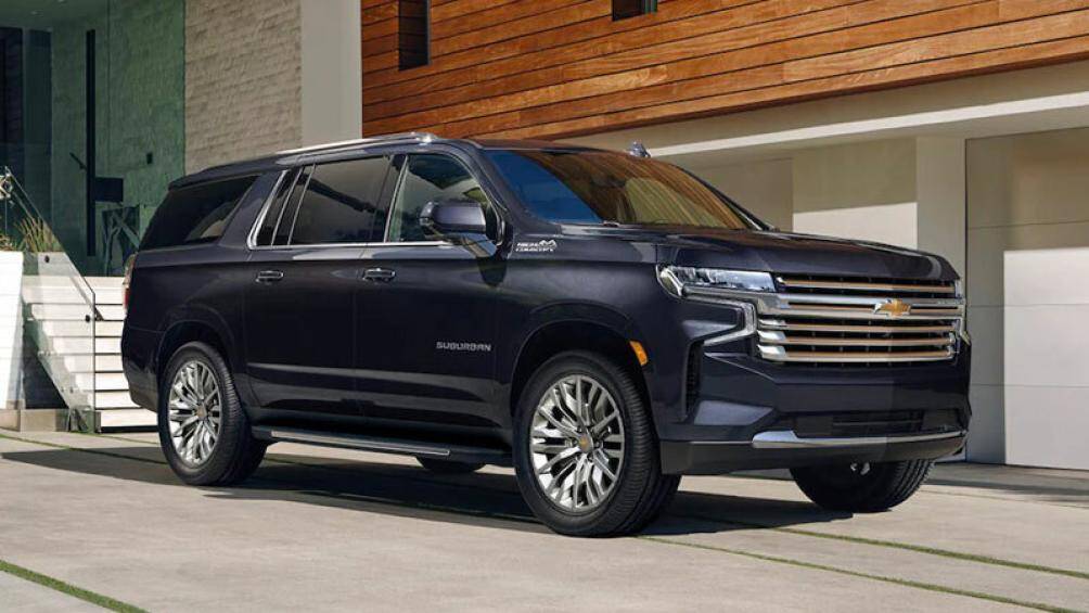 8. Chevrolet Suburban 2023 (giá khởi điểm: 56.900 USD)