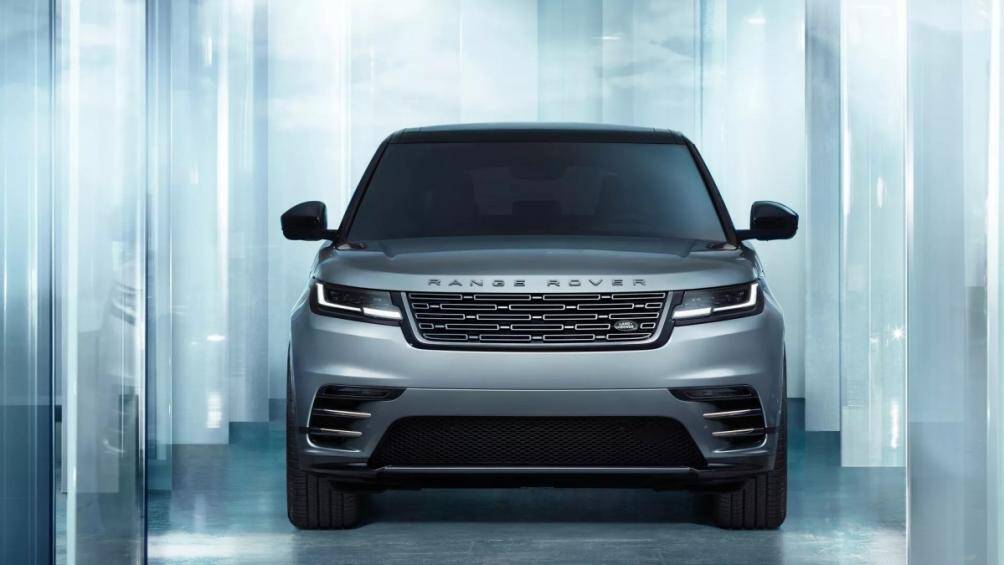 Mẫu SUV hạng sang Range Rover Velar 2024 vừa ra mắt phiên bản nâng cấp giữa vòng đời với nhiều cải tiến về trang bị và động cơ