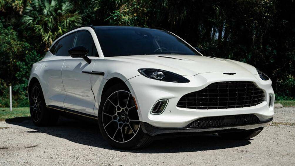 1. Aston Martin DBX 2023 (giá khởi điểm: 188.986 USD)