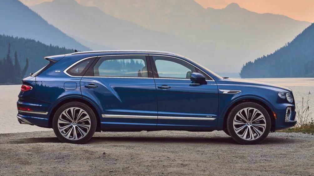 2. Bentley Bentayga EWB 2023 (giá khởi điểm: 167.000 USD)
