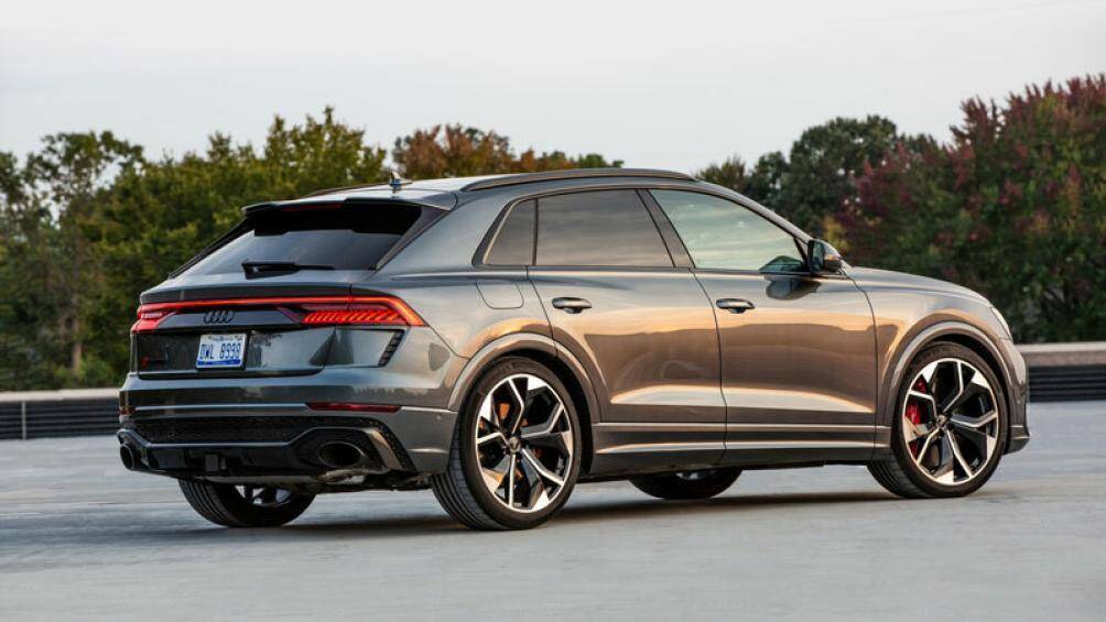 8. Audi RS Q8 2023 (giá khởi điểm: 125.800 USD)