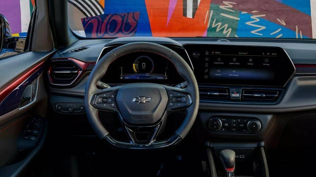 Bên trong cũng được cập nhật hệ thống thông tin giải trí trung tâm 11 inch và cụm đồng hồ đo kỹ thuật số 8 inch hoàn toàn mới