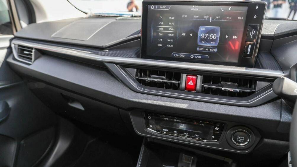 Xe sở hữu trang bị đèn pha LED mới với thiết kế gọn gàng và sắc sảo hơn. Ở bản cao cấp, đèn pha còn có tính năng tự động bật/tắt